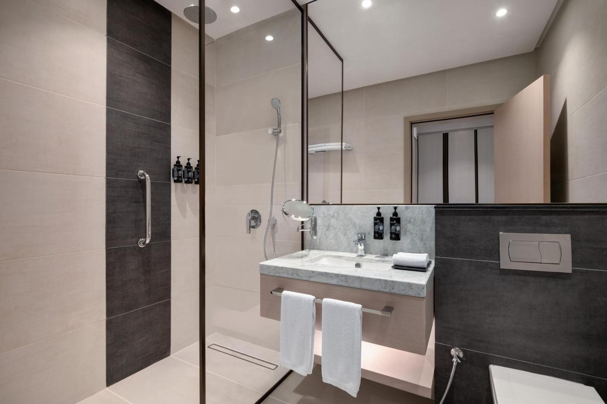 Ramada By Wyndham Riyadh King Fahd Road Екстер'єр фото