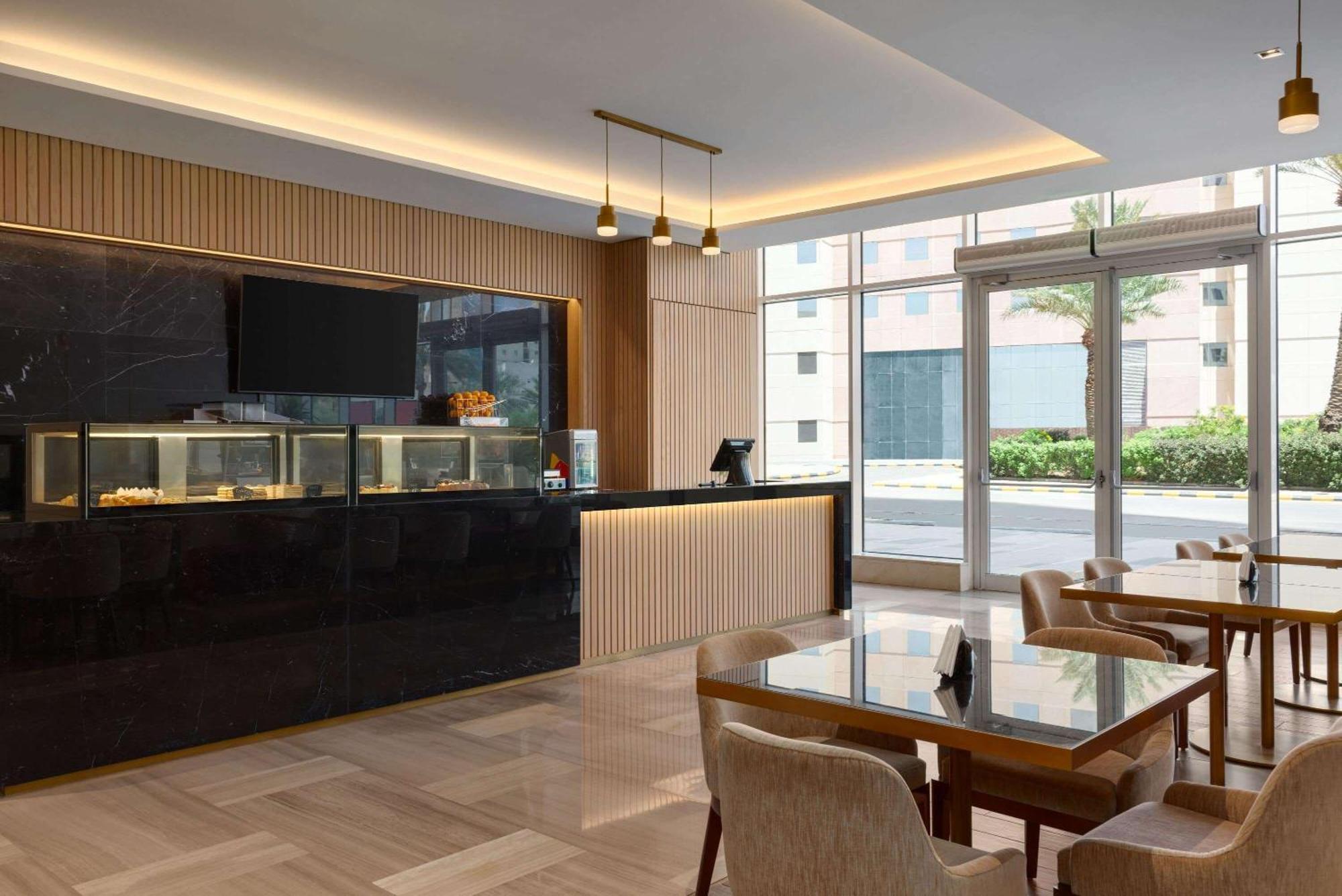 Ramada By Wyndham Riyadh King Fahd Road Екстер'єр фото The Lounge at KLIA
