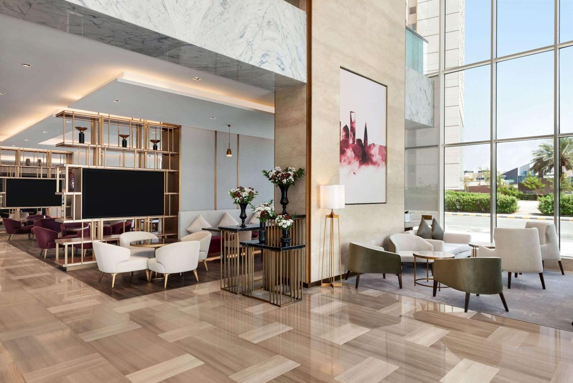Ramada By Wyndham Riyadh King Fahd Road Екстер'єр фото The lobby of the hotel