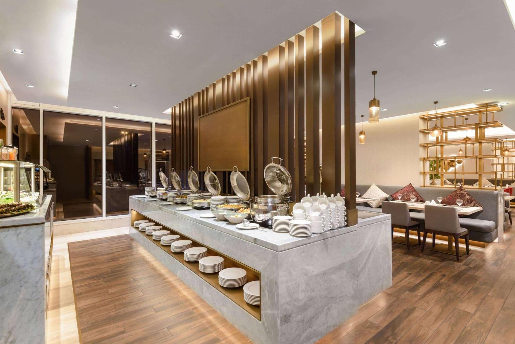 Ramada By Wyndham Riyadh King Fahd Road Екстер'єр фото The restaurant